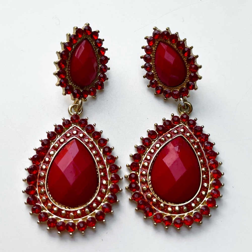 Independent red teardrop red earrings